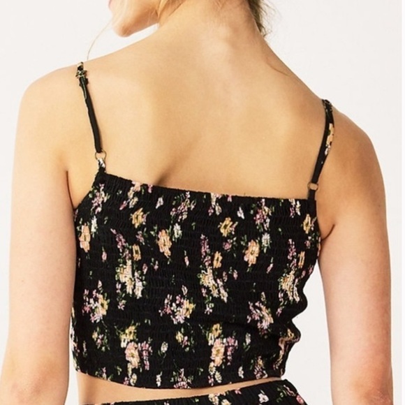 *Y2K Black Floral Twist Front Cropped Cami w/ Dainty Straps Romantic Cottagecore - Picture 3 of 8